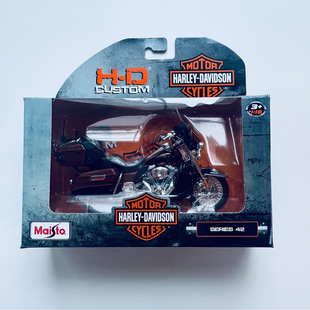 NIB Maisto Harley-Davidson Motorcycles 2013 FLHTK Electra Glide Ultra Limited